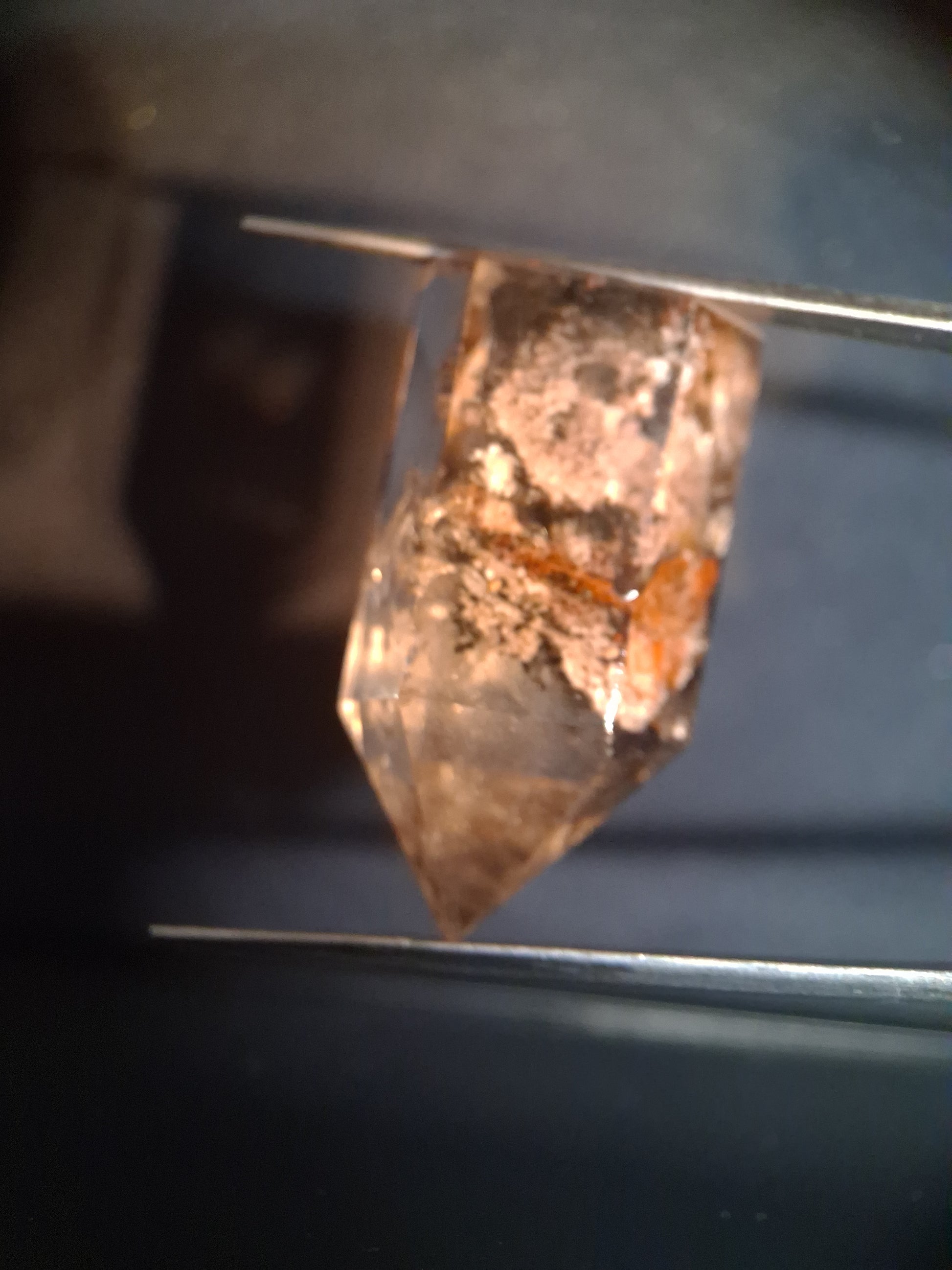 Crystal point of Phantom Quartz - multicolored scenic - hexagon - 3.3 cm - Natural Gems Belgium