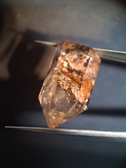 Crystal point of Phantom Quartz - multicolored scenic - hexagon - 3.3 cm - Natural Gems Belgium