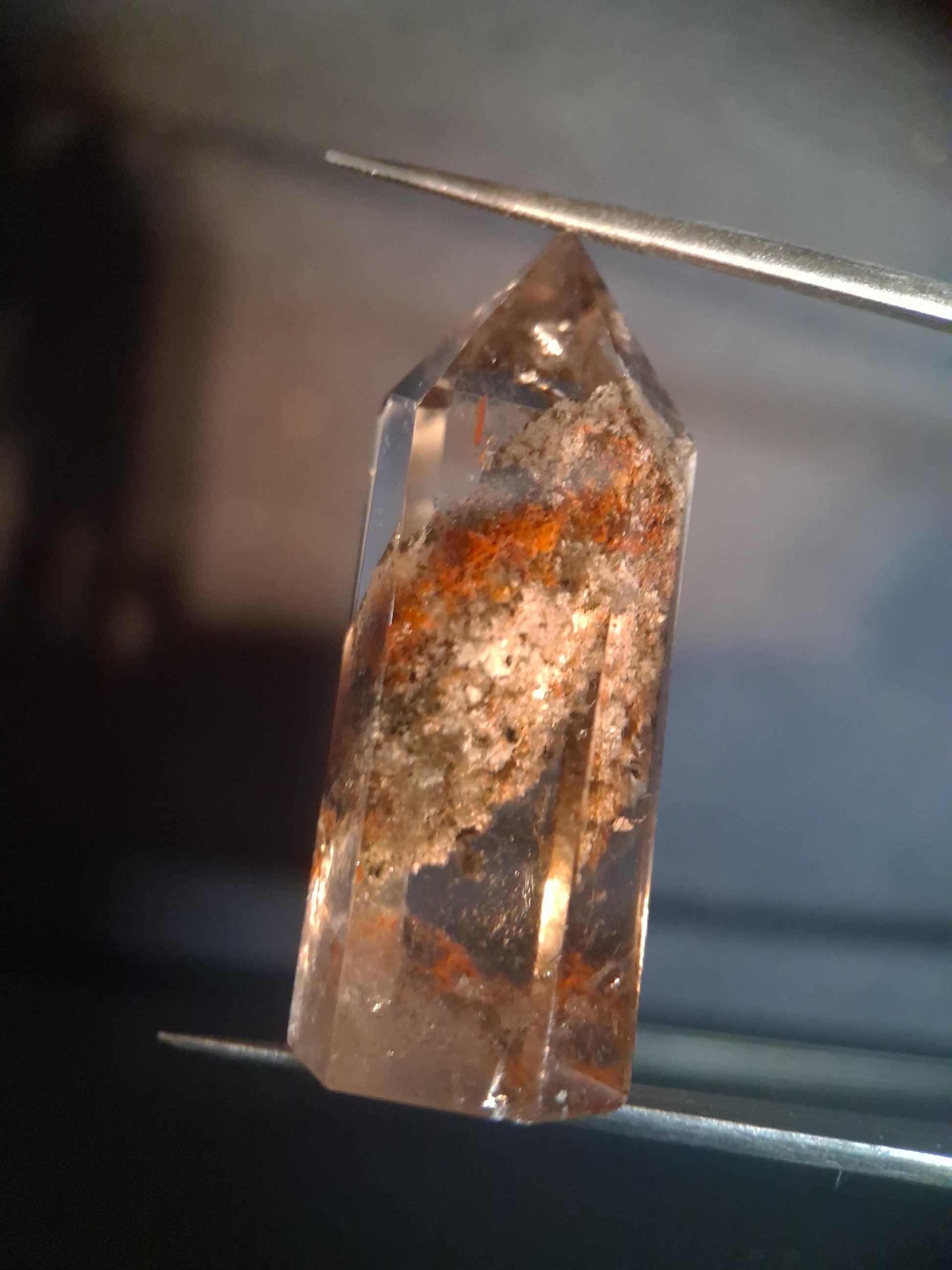 Crystal point of Phantom Quartz - multicolored scenic - hexagon - 3.4 cm - Natural Gems Belgium