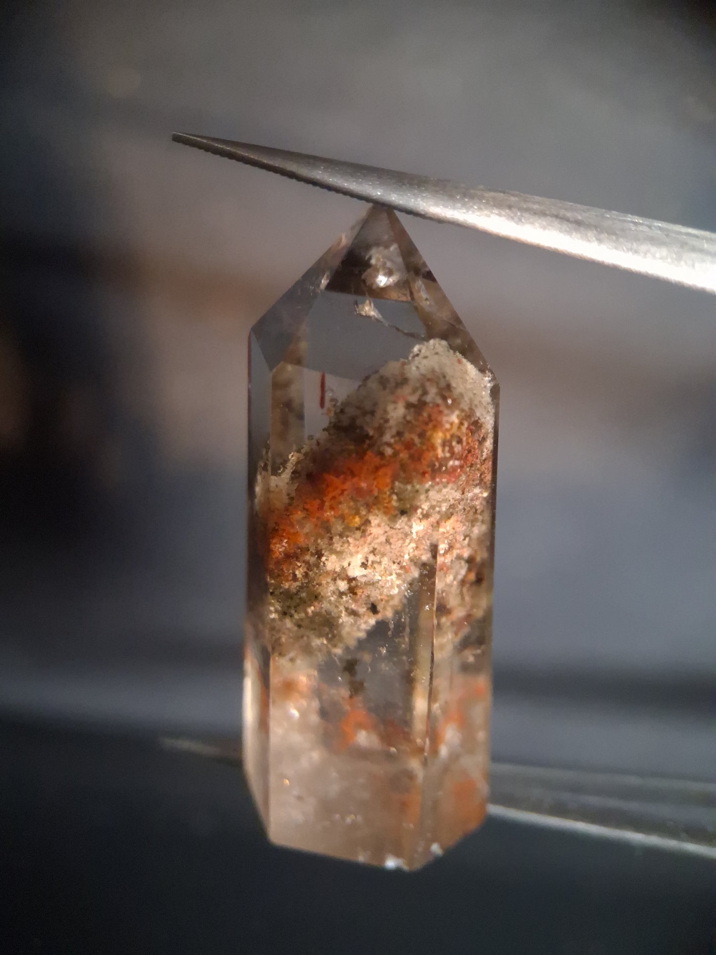 Crystal point of Phantom Quartz - multicolored scenic - hexagon - 3.4 cm - Natural Gems Belgium