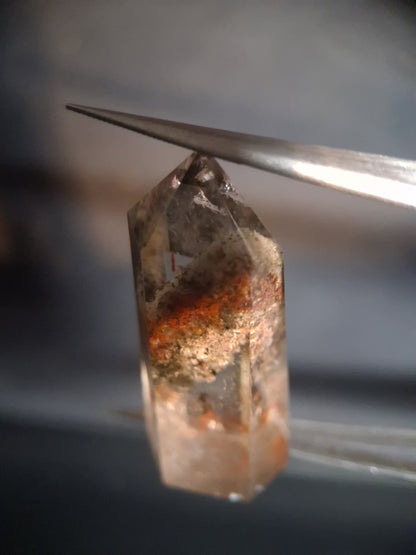 Crystal point of Phantom Quartz - multicolored scenic - hexagon - 3.4 cm - Natural Gems Belgium