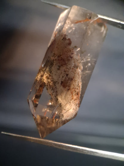 Crystal point of Phantom Quartz - multicolored scenic - hexagon - 3.4 cm - Natural Gems Belgium