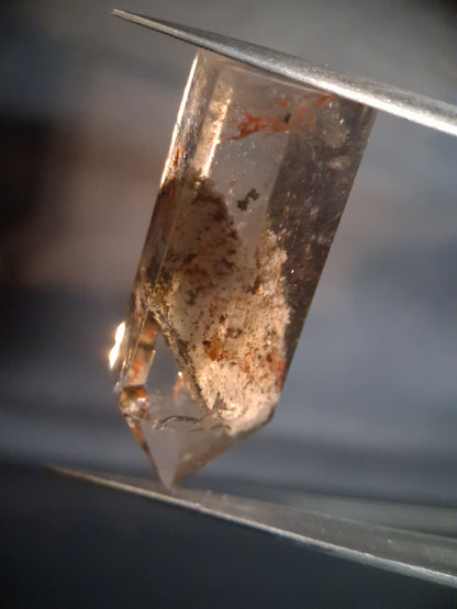 Crystal point of Phantom Quartz - multicolored scenic - hexagon - 3.4 cm - Natural Gems Belgium