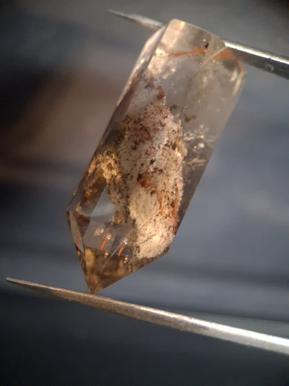 Crystal point of Phantom Quartz - multicolored scenic - hexagon - 3.4 cm - Natural Gems Belgium