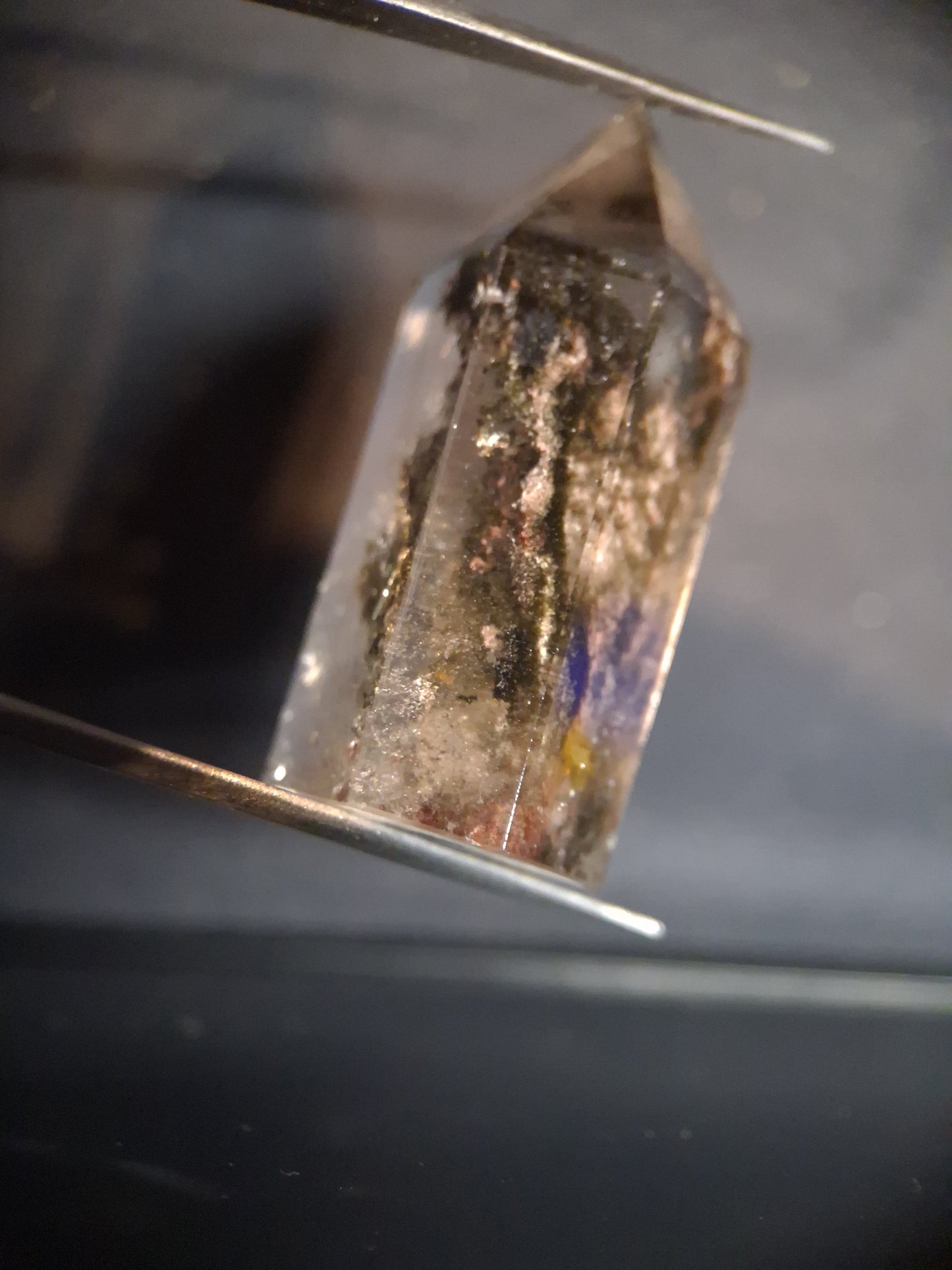 Crystal point of Phantom Quartz - multicolored scenic - hexagon - 3.8 cm - Natural Gems Belgium