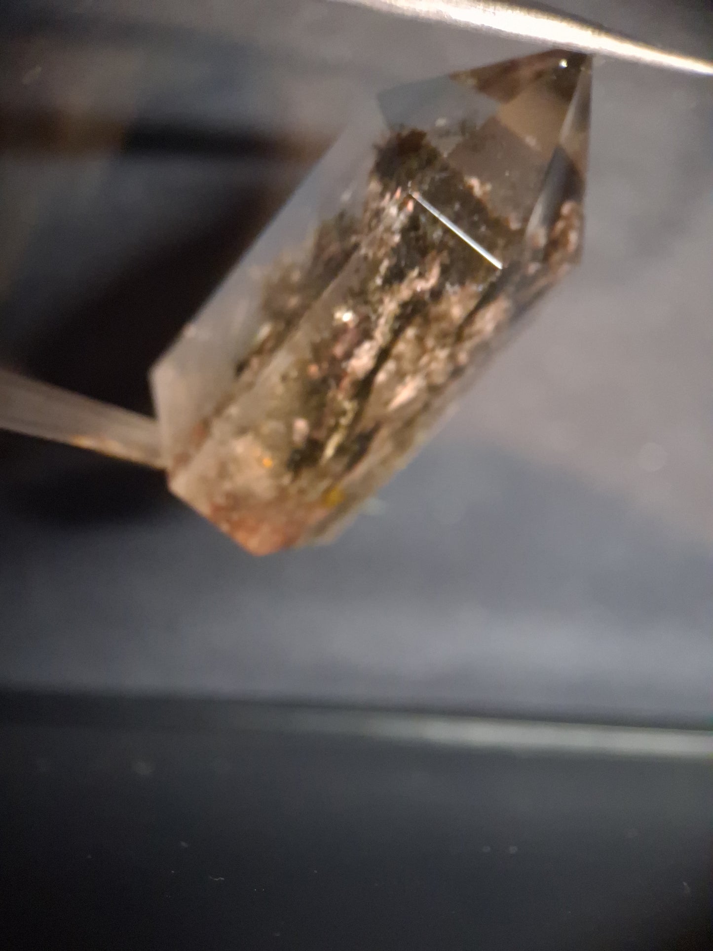 Crystal point of Phantom Quartz - multicolored scenic - hexagon - 3.8 cm - Natural Gems Belgium