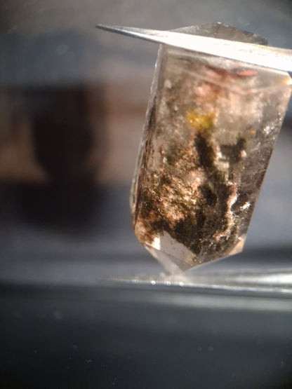 Crystal point of Phantom Quartz - multicolored scenic - hexagon - 3.8 cm - Natural Gems Belgium