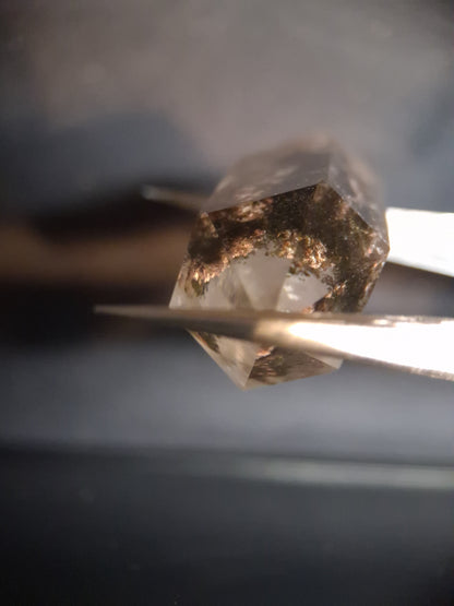 Crystal point of Phantom Quartz - multicolored scenic - hexagon - 3.8 cm - Natural Gems Belgium