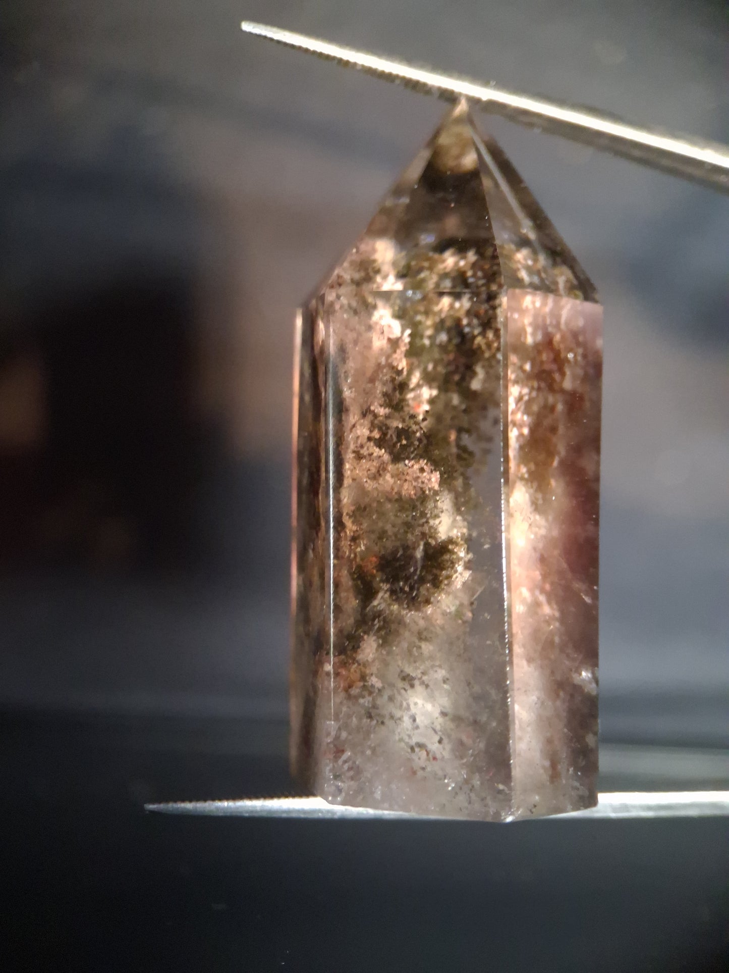 Crystal point of Phantom Quartz - multicolored scenic - hexagon - 3.8 cm - Natural Gems Belgium