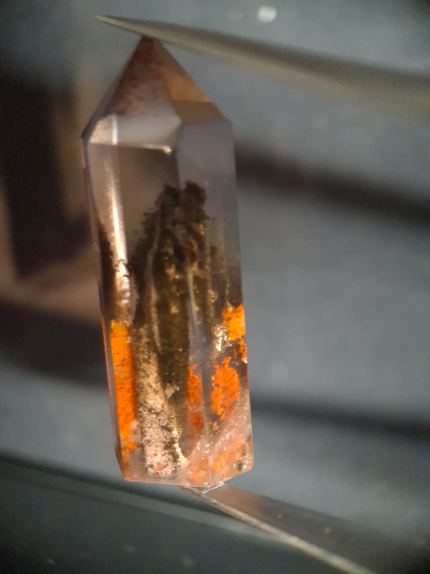 Crystal point of Phantom Quartz - multicolored scenic - hexagon - 4.1 cm - Natural Gems Belgium