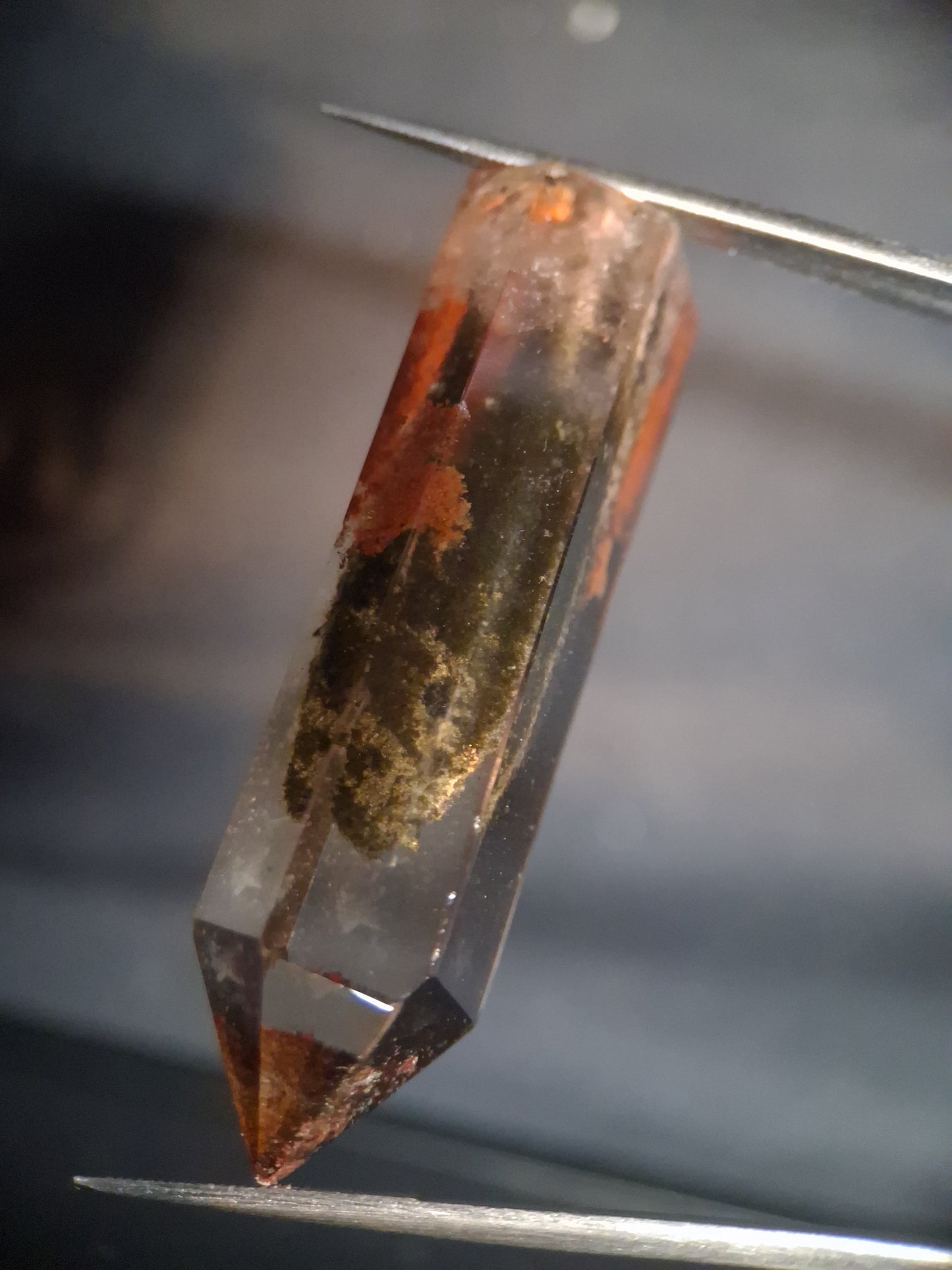 Crystal point of Phantom Quartz - multicolored scenic - hexagon - 4.1 cm - Natural Gems Belgium