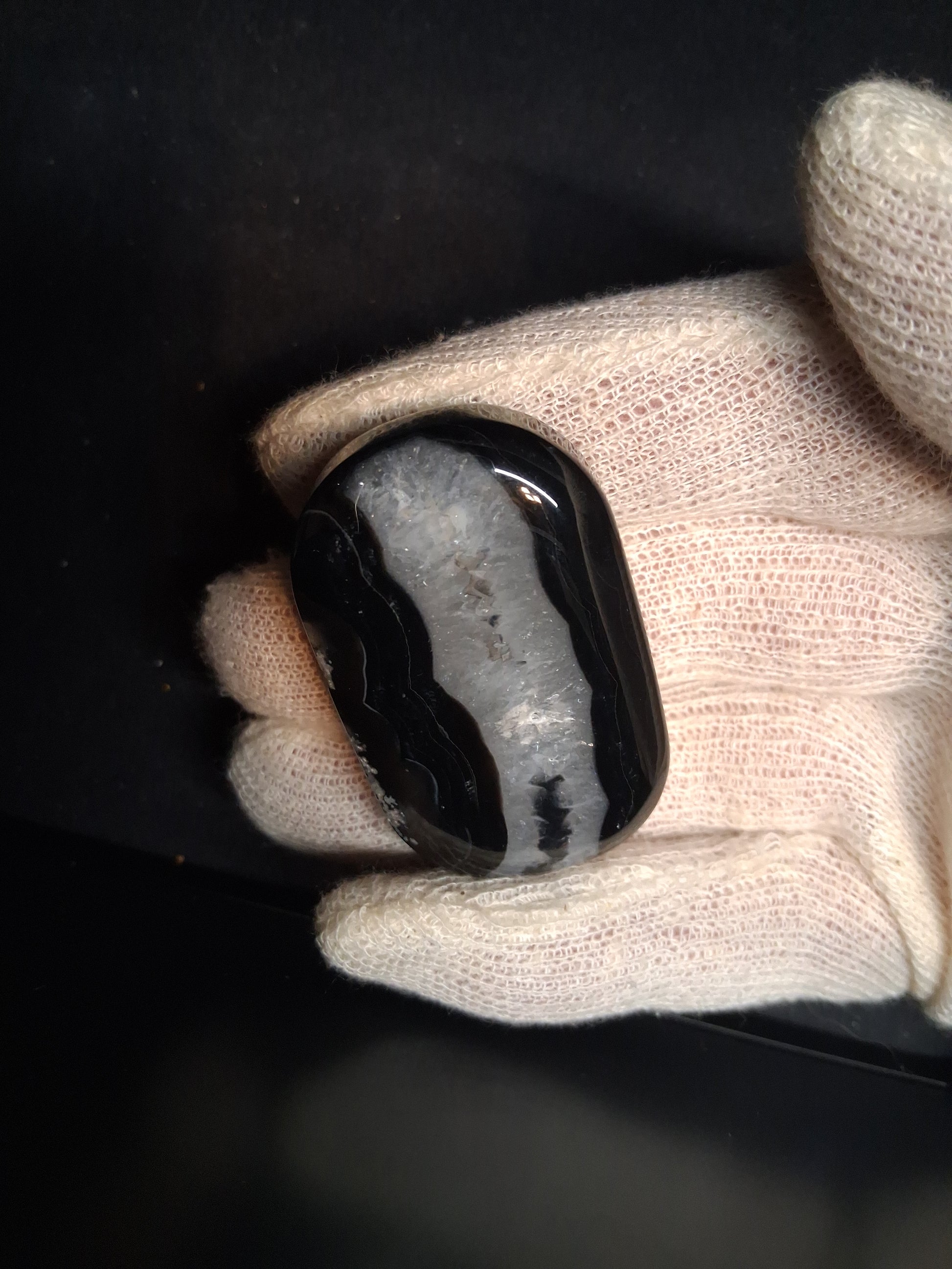 Natural Agate Palmstone - oval - 5x3 cm - Black Agate - good color - Natural Gems Belgium