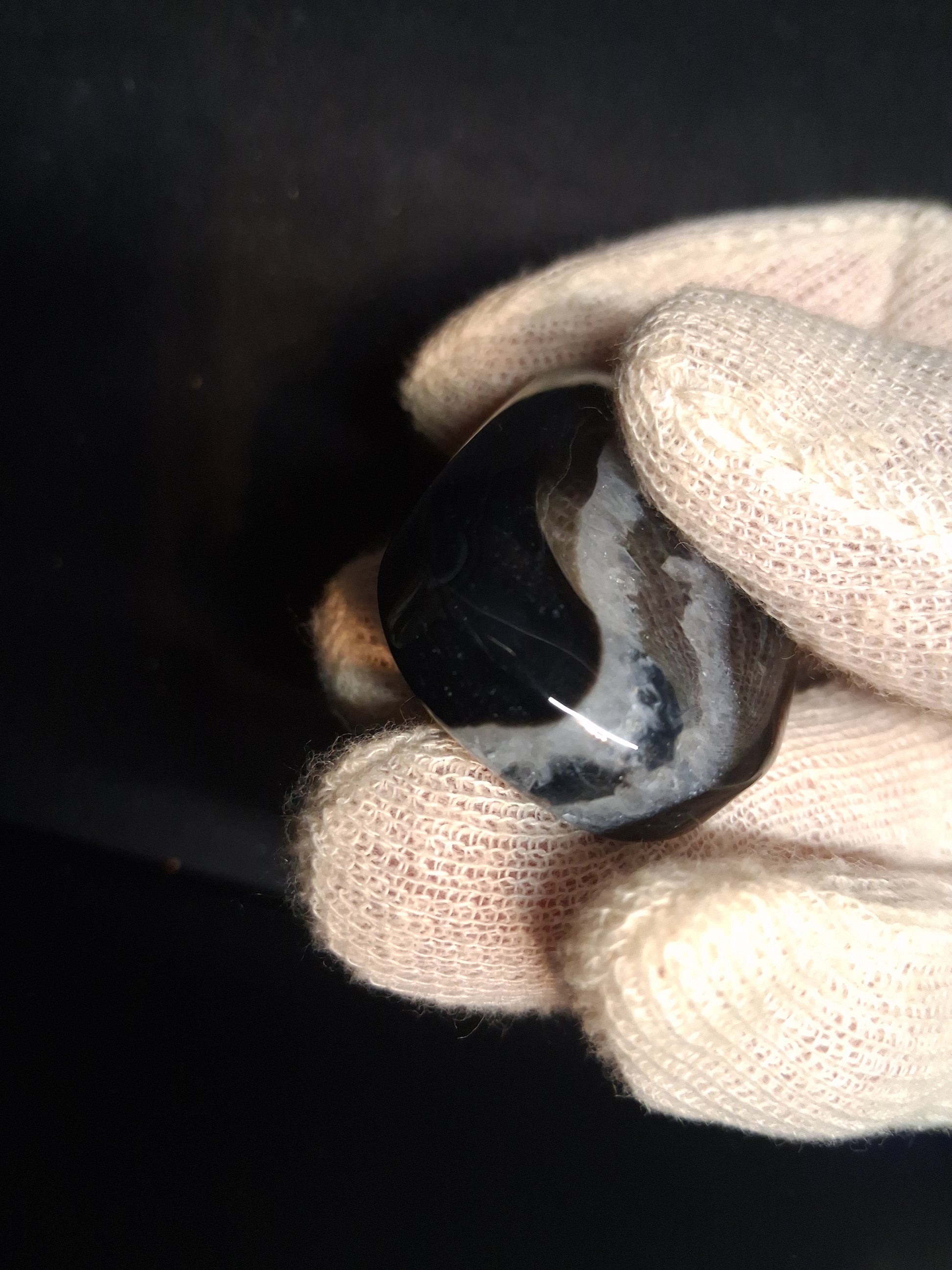 Natural Agate Palmstone - oval - 5x3 cm - Black Agate - good color - Natural Gems Belgium