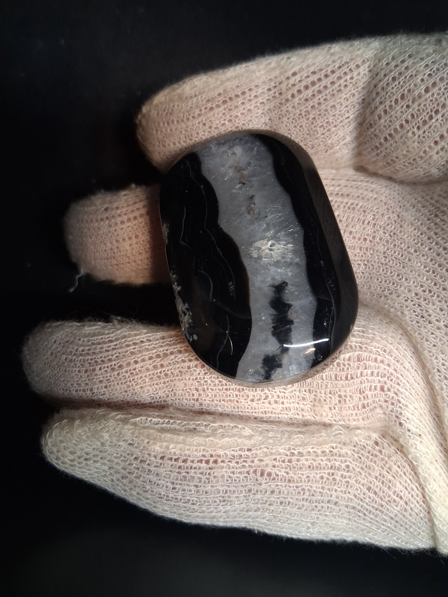 Natural Agate Palmstone - oval - 5x3 cm - Black Agate - good color - Natural Gems Belgium