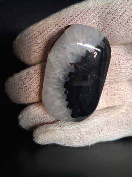 Natural Agate Palmstone - oval - 5.1x3.2 cm - Black Agate - Natural Gems Belgium