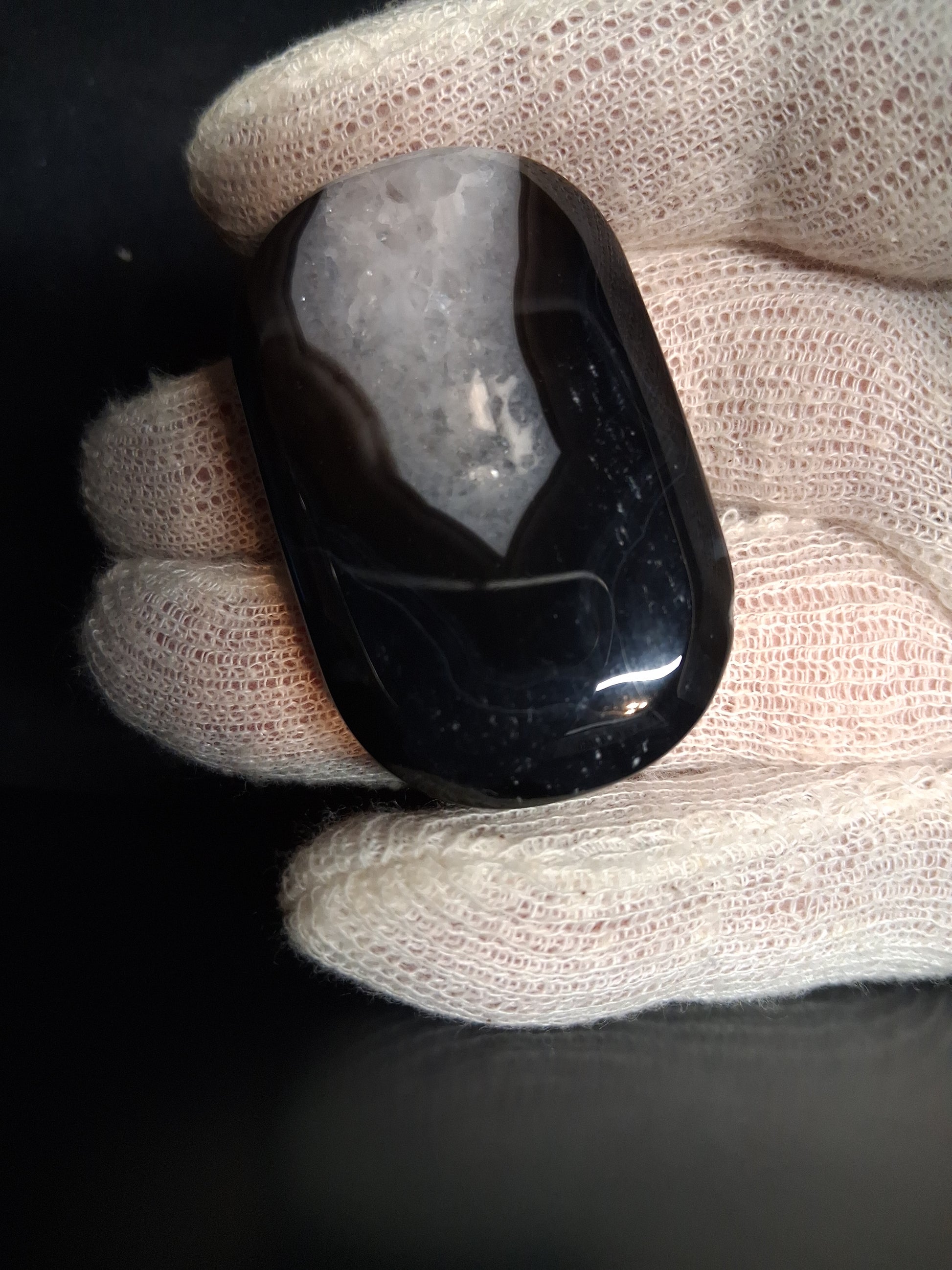 Natural Agate Palmstone - oval - 5.1x3.2x1.3 cm - Black Agate - Natural Gems Belgium
