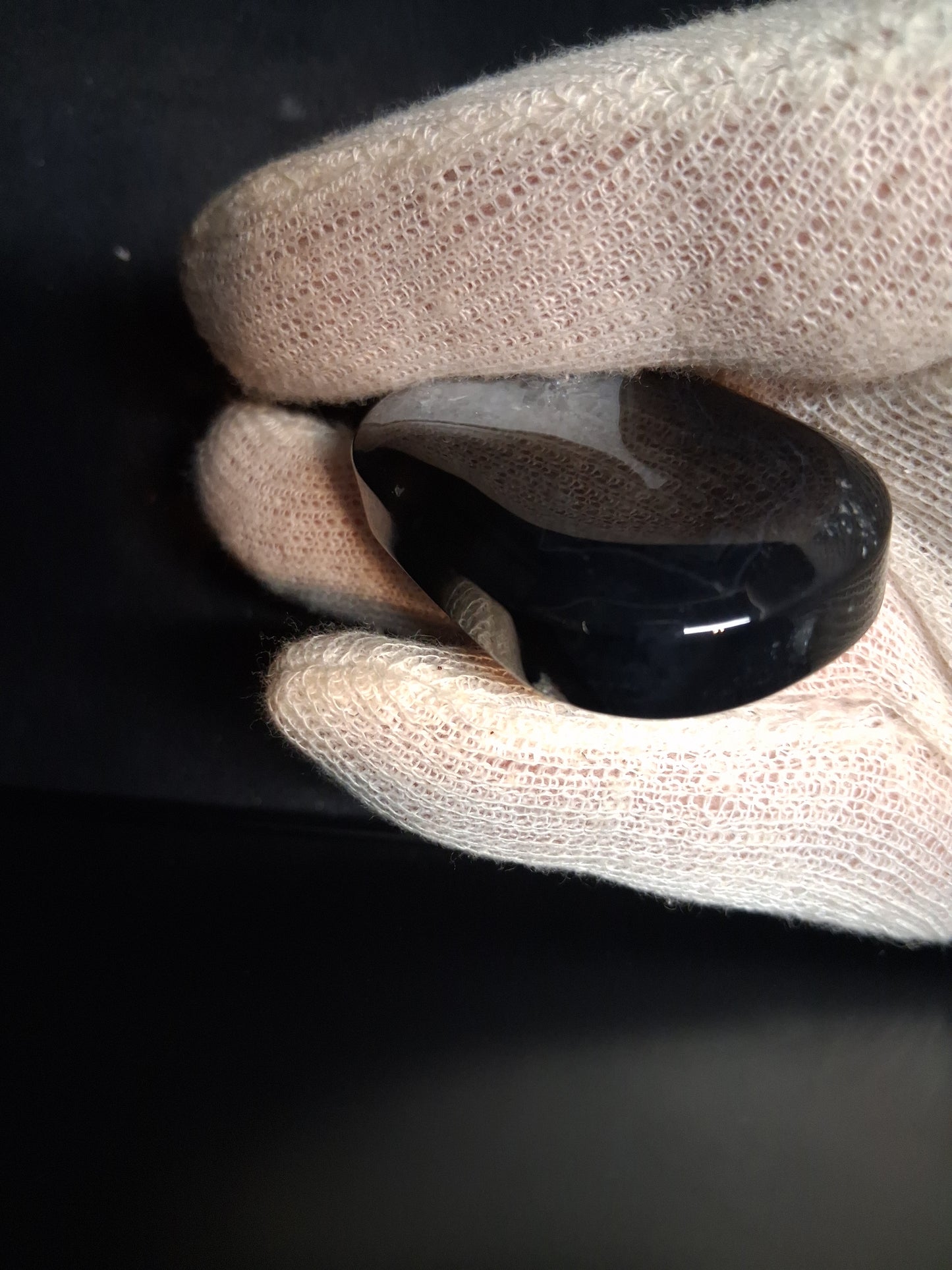 Natural Agate Palmstone - oval - 5.1x3.2x1.3 cm - Black Agate - Natural Gems Belgium