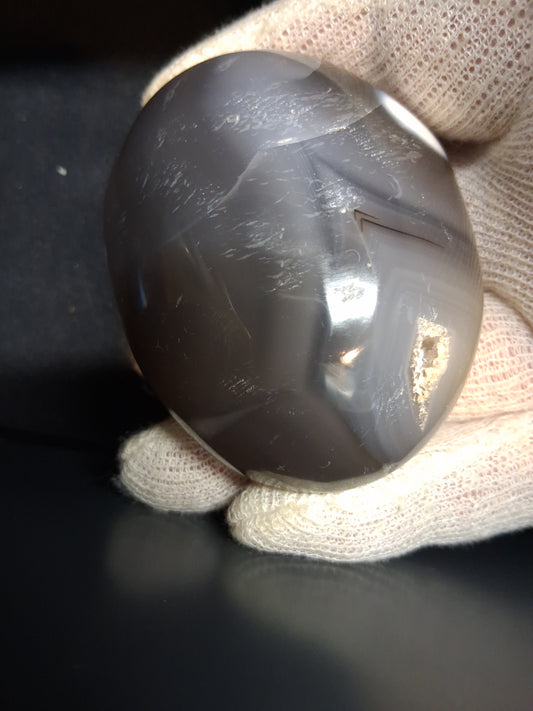 Natural Agate Palmstone - oval egg-shaped - 7.35x 5.83 cm - Grey Agate - Natural Gems Belgium