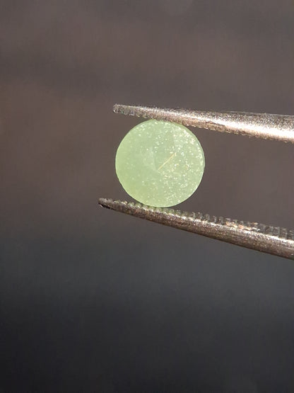 Natural Aventurine - faceted - round - 0.450 ct - green aventurine - Aventurescence - Natural Gems Belgium