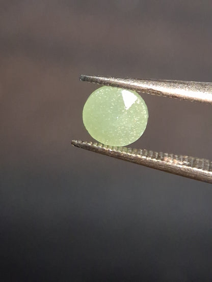 Natural Aventurine - faceted - round - 0.450 ct - green aventurine - Aventurescence - Natural Gems Belgium