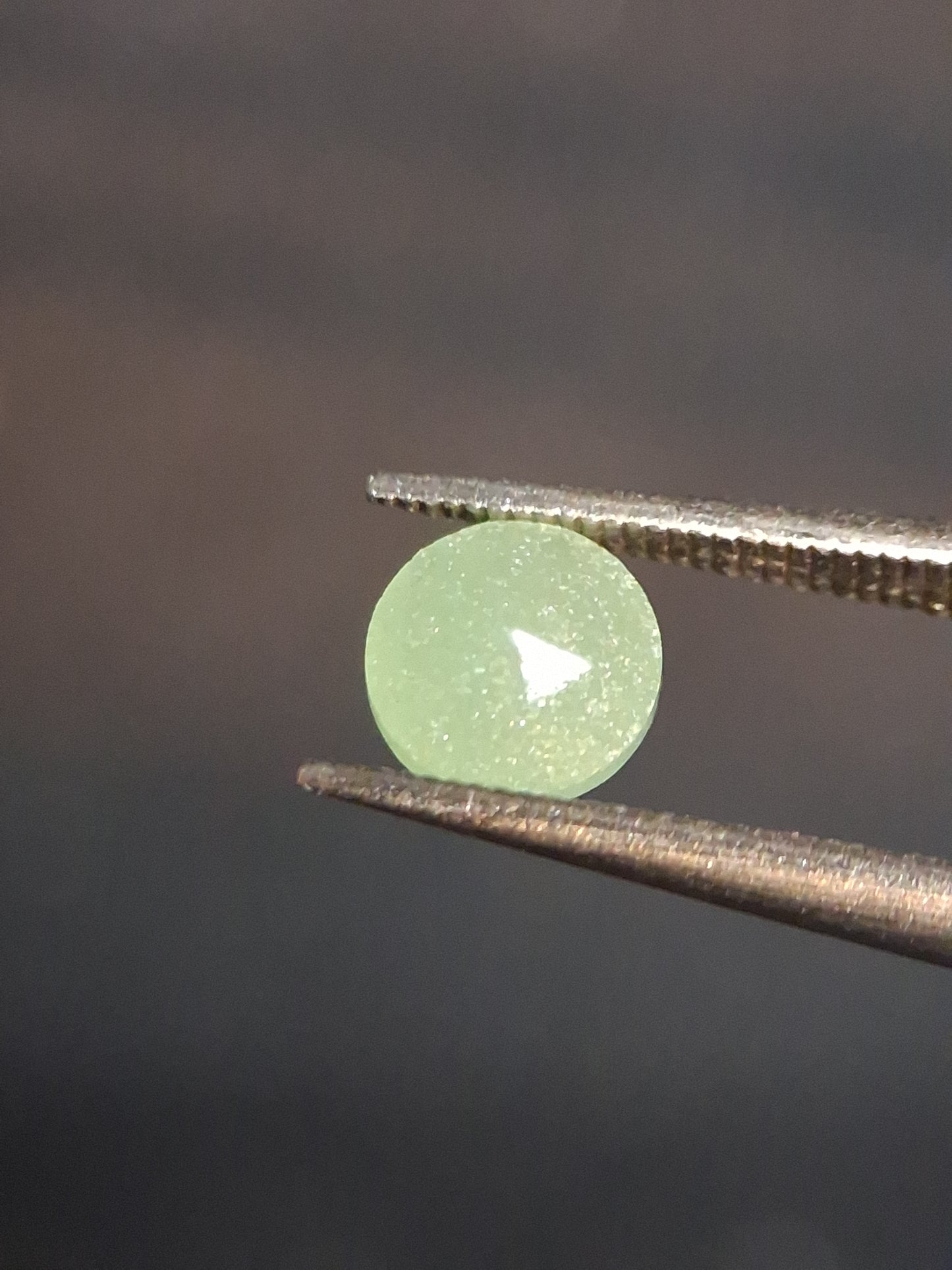 Natural Aventurine - faceted - round - 0.450 ct - green aventurine - Aventurescence - Natural Gems Belgium