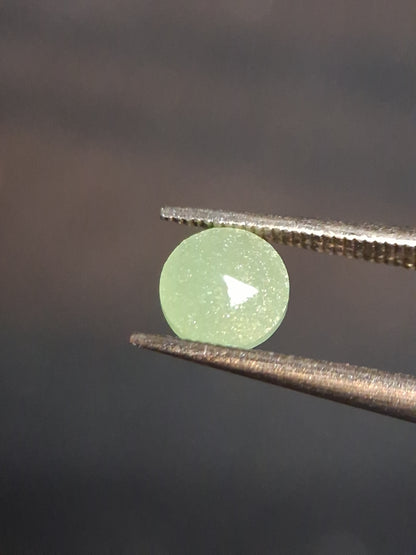 Natural Aventurine - faceted - round - 0.450 ct - green aventurine - Aventurescence - Natural Gems Belgium