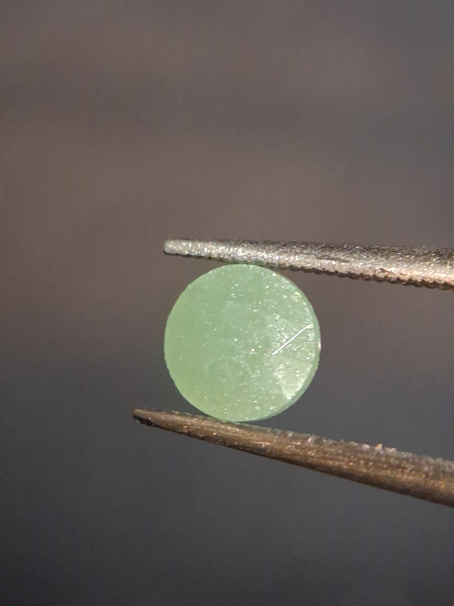 Natural Aventurine - faceted - round - 0.450 ct - green aventurine - Aventurescence - Natural Gems Belgium