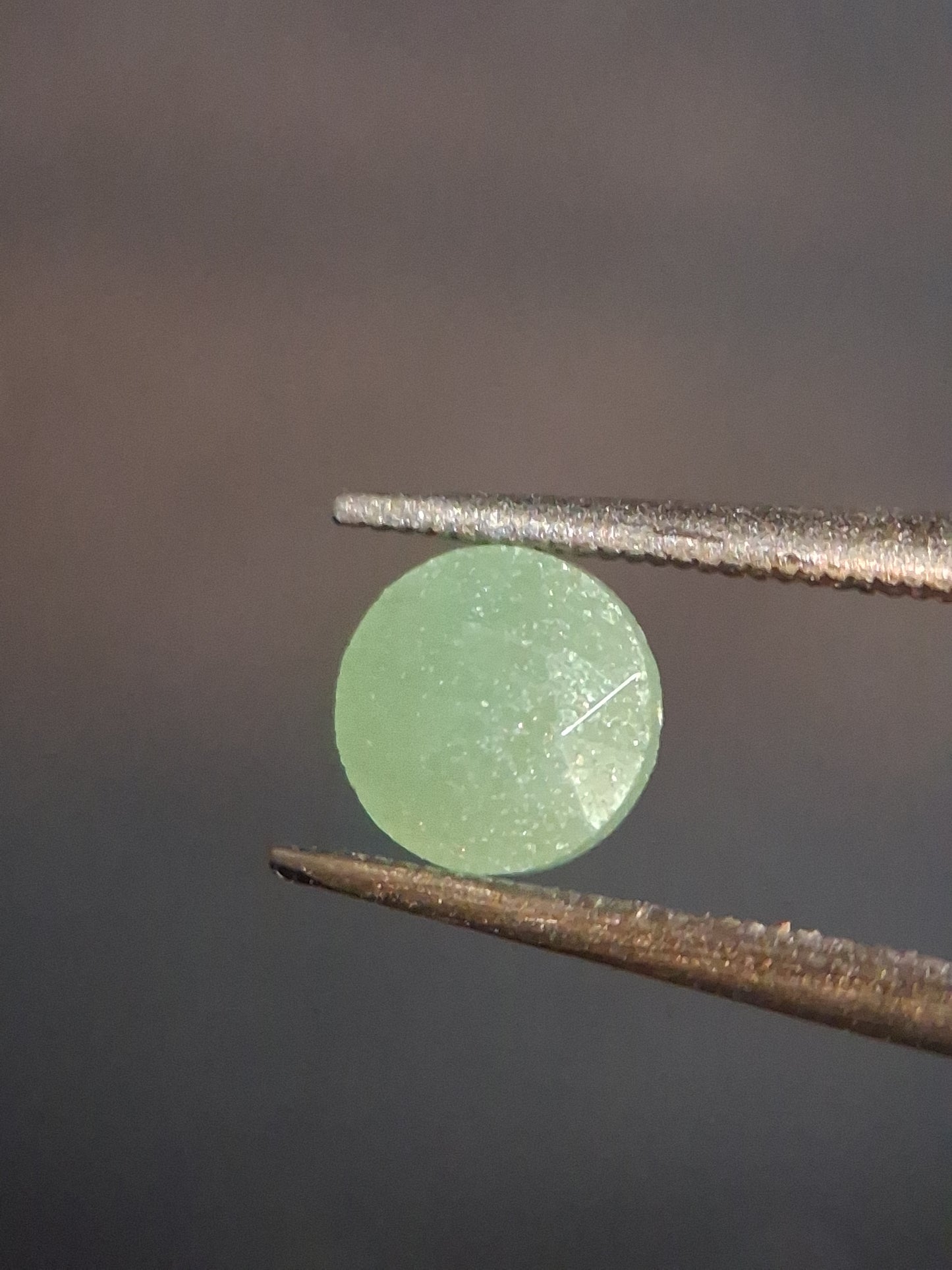 Natural Aventurine - faceted - round - 0.450 ct - green aventurine - Aventurescence - Natural Gems Belgium