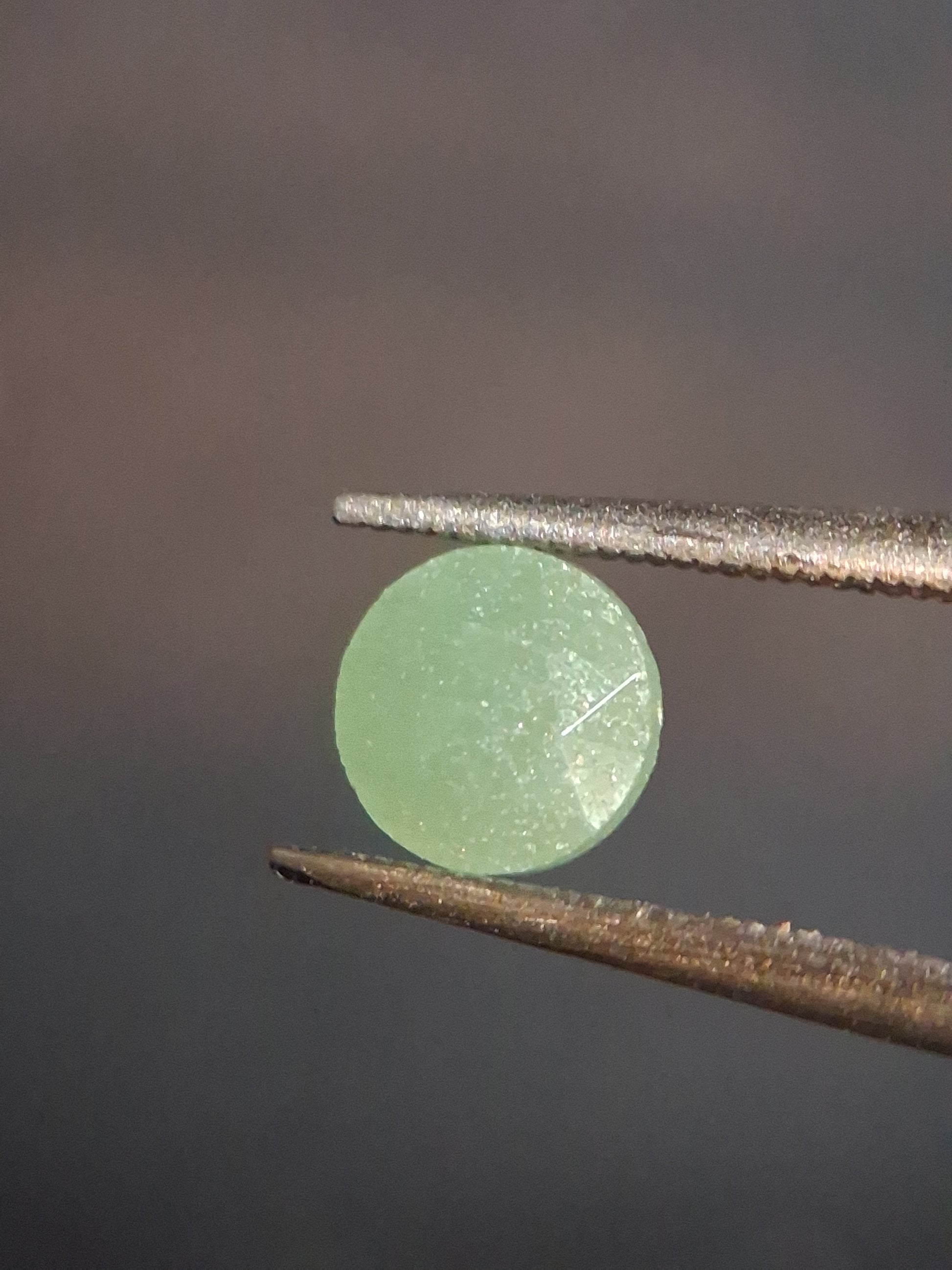 Natural Aventurine - faceted - round - 0.450 ct - green aventurine - Aventurescence - Natural Gems Belgium