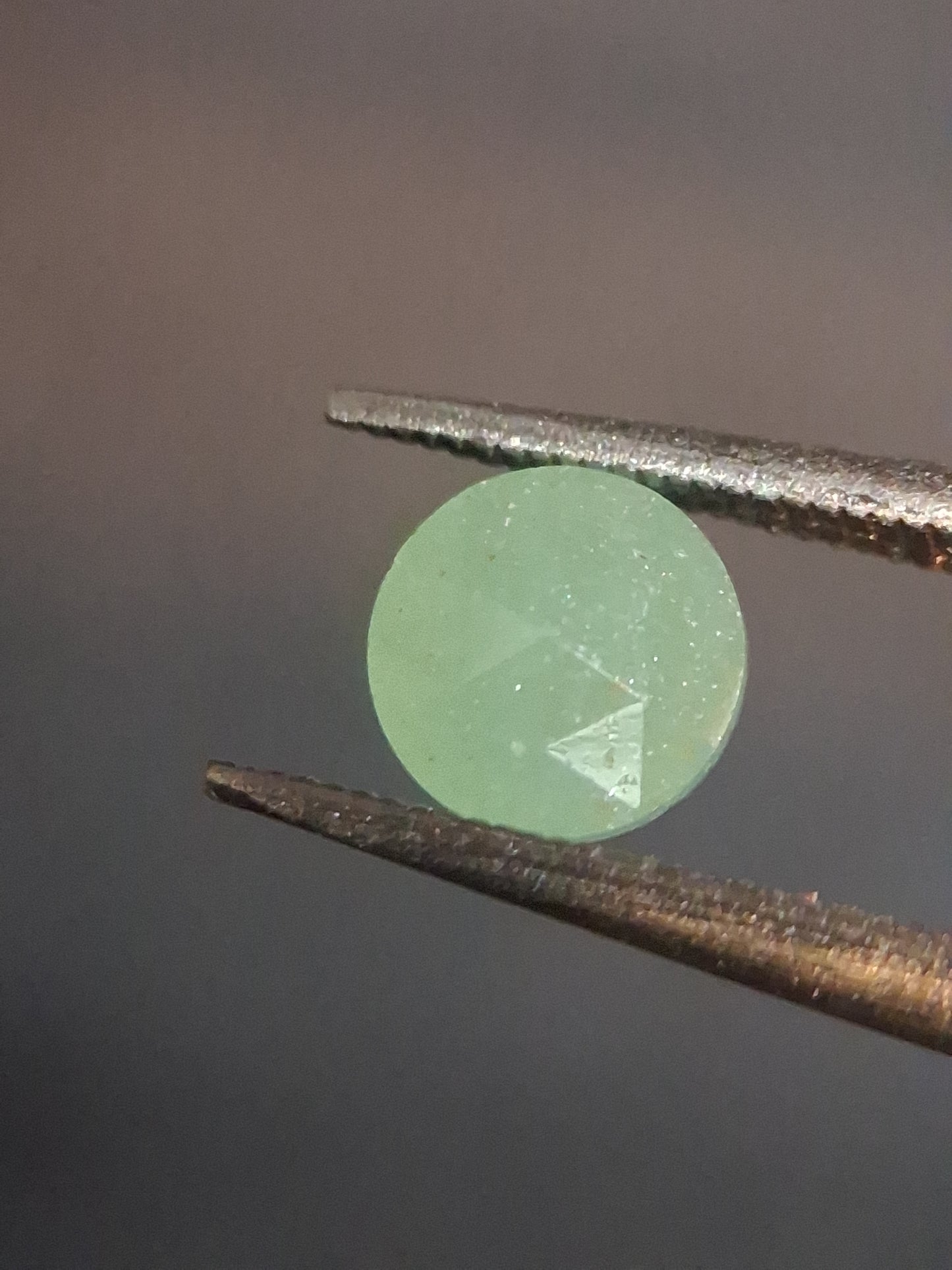 Natural Aventurine - faceted - round - 0.457 ct - green aventurine - Aventurescence - Natural Gems Belgium