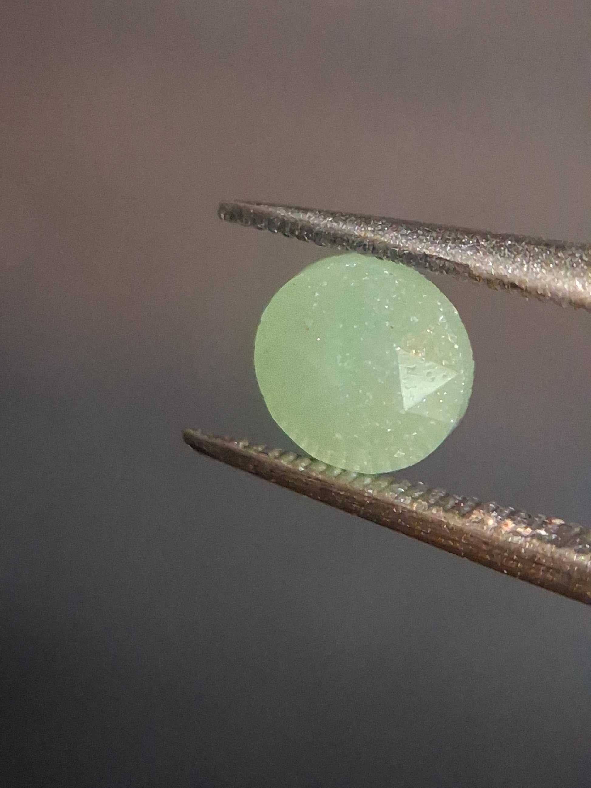 Natural Aventurine - faceted - round - 0.457 ct - green aventurine - Aventurescence - Natural Gems Belgium