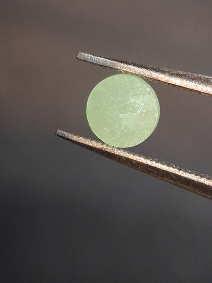 Natural Aventurine - faceted - round - 0.457 ct - green aventurine - Aventurescence - Natural Gems Belgium