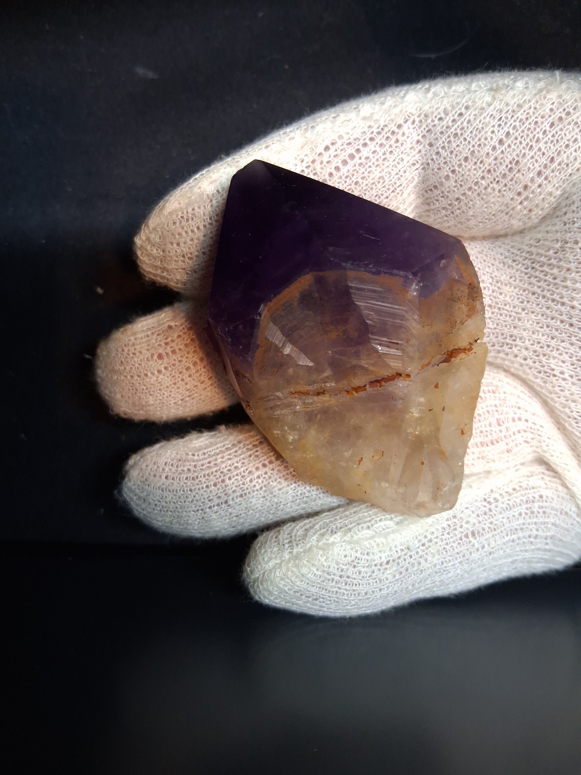 Rough amethyst - Amethyst Crystal Point - Raw Point with Root - 6.6  x 4.7 cm - Natural Gems Belgium