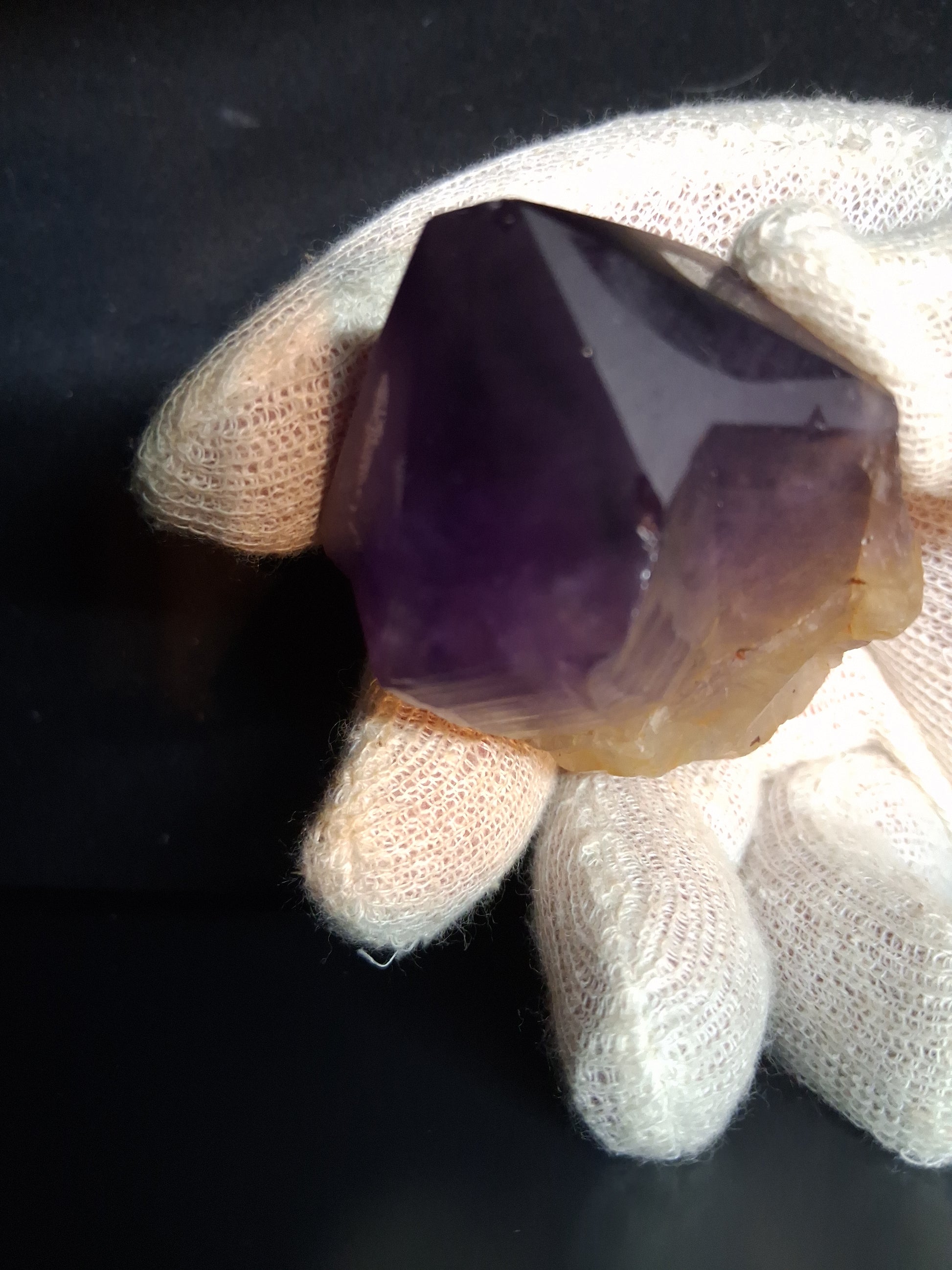 Rough amethyst - Amethyst Crystal Point - Raw Point with Root - 6.6  x 4.7 cm - Natural Gems Belgium