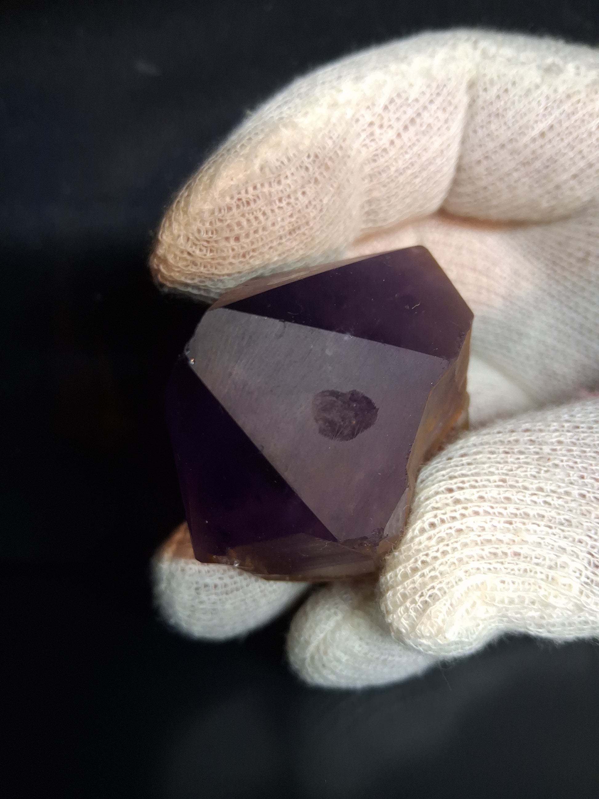 Rough amethyst - Amethyst Crystal Point - Raw Point with Root - 6.6  x 4.7 cm - Natural Gems Belgium