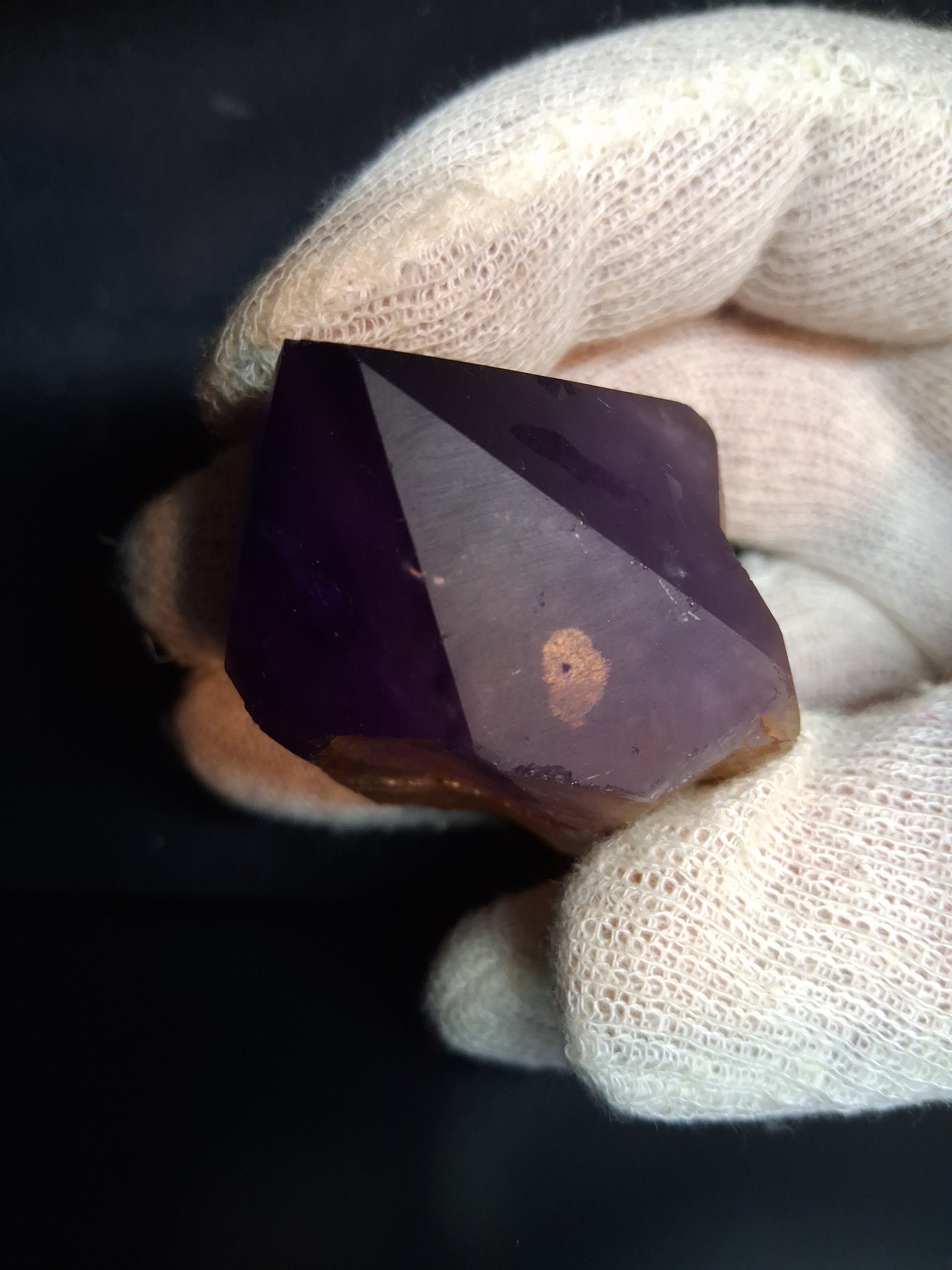 Rough amethyst - Amethyst Crystal Point - Raw Point with Root - 6.6  x 4.7 cm - Natural Gems Belgium