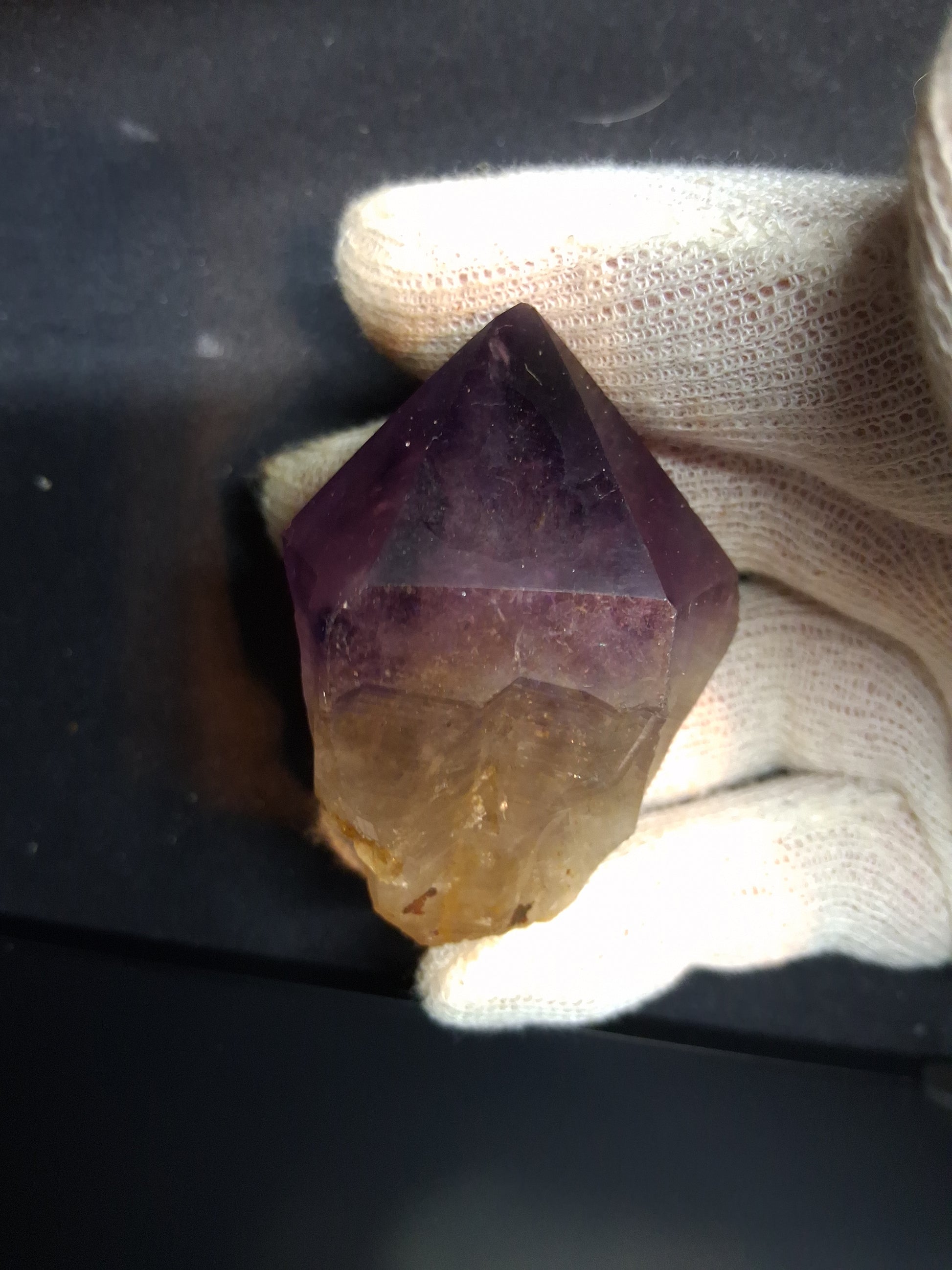 Rough amethyst - Amethyst Crystal Point - Raw Point with Root - 6.3  x 4.6 cm - Natural Gems Belgium