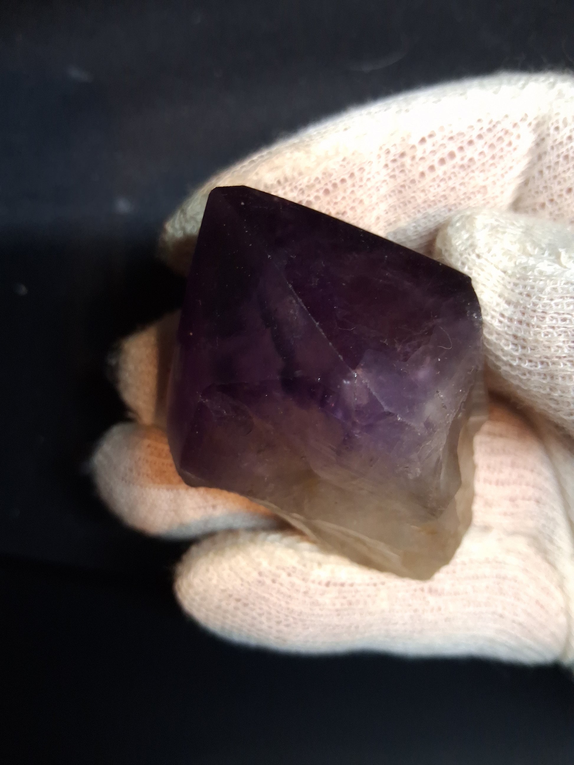 Rough amethyst - Amethyst Crystal Point - Raw Point with Root - 6.3  x 4.6 cm - Natural Gems Belgium