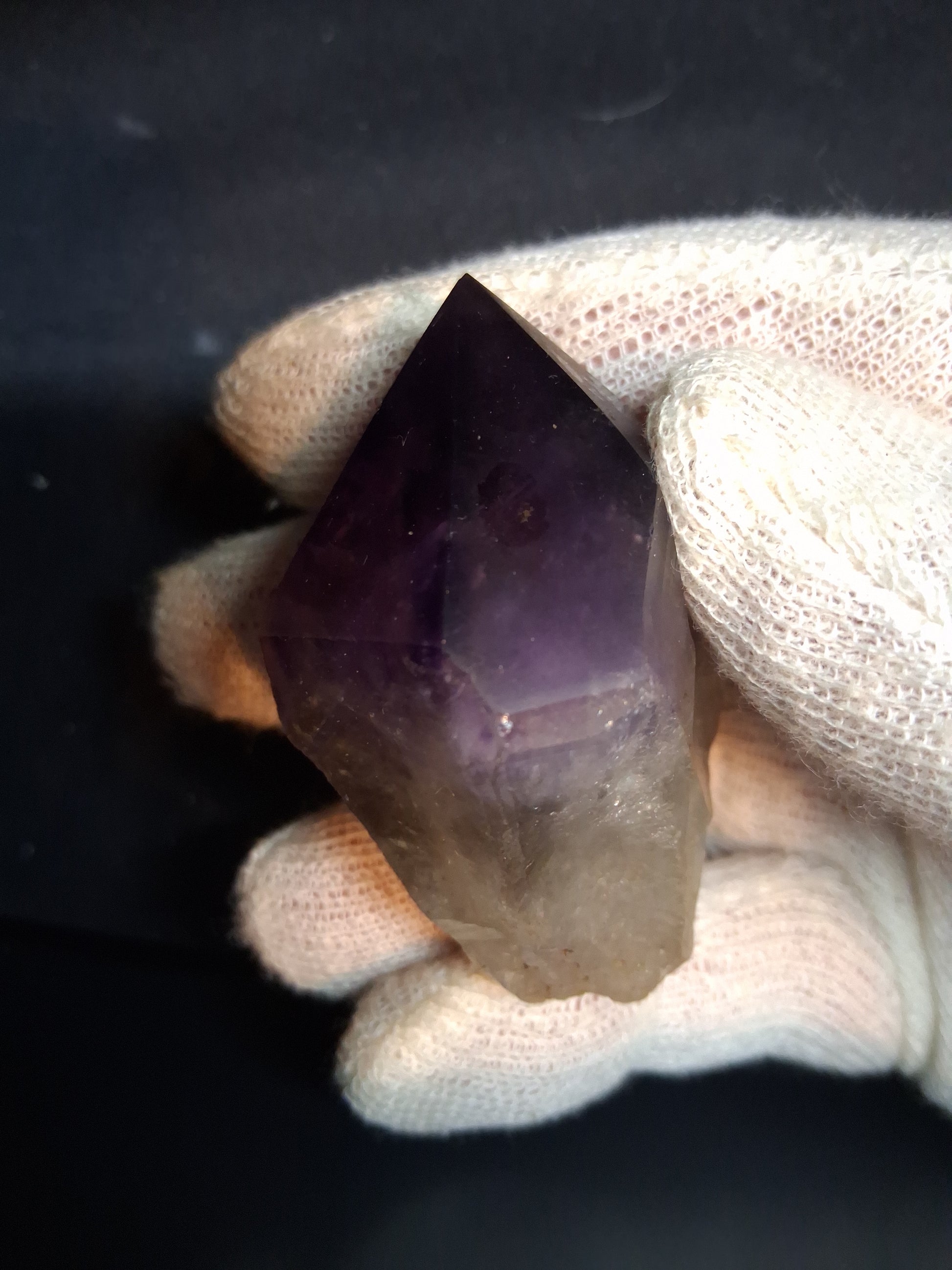 Rough amethyst - Amethyst Crystal Point - Raw Point with Root - 6.3  x 4.6 cm - Natural Gems Belgium