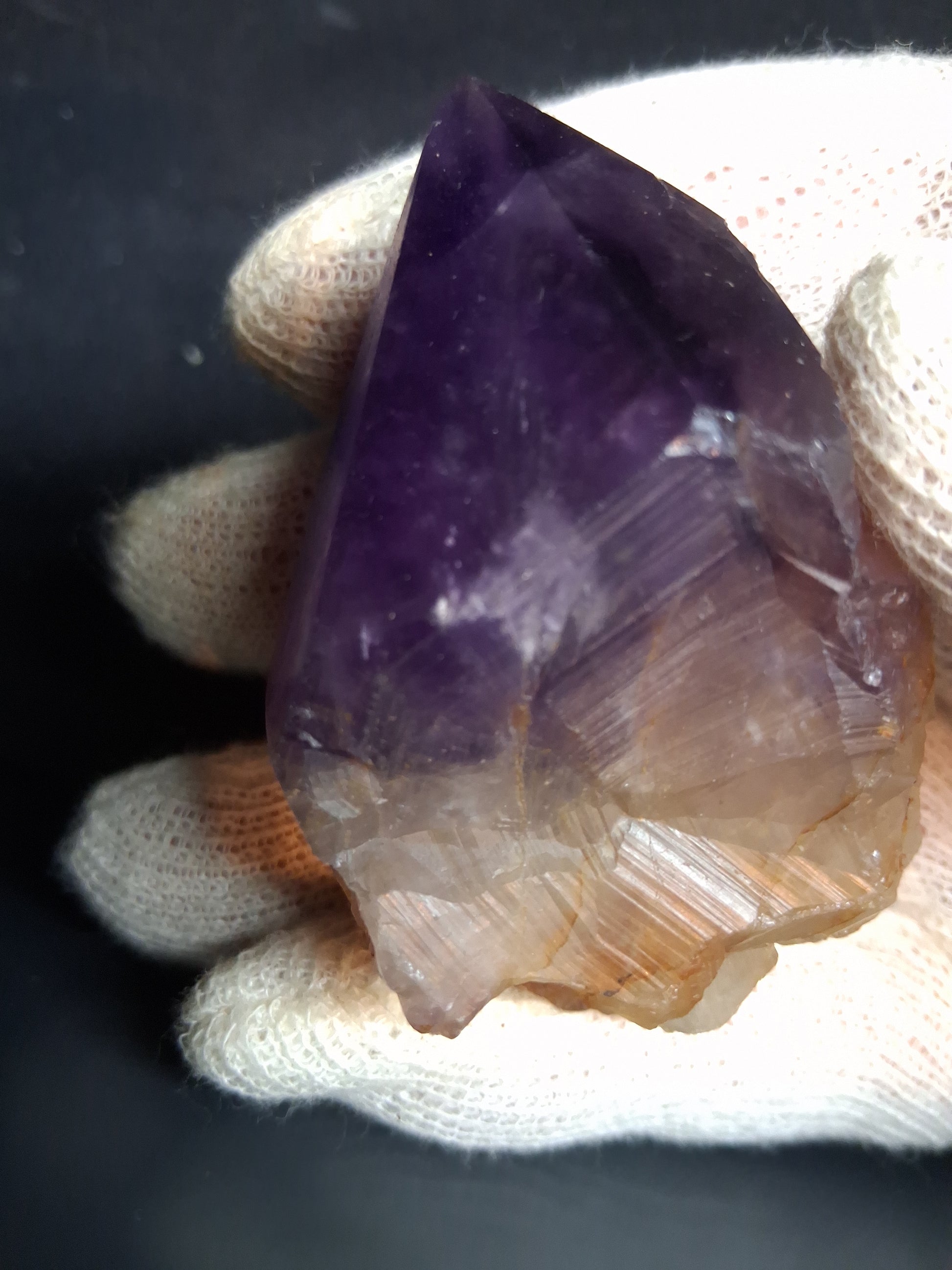 Rough amethyst - Amethyst Crystal Point - Raw Point with Root - 6.4  x 4.5 cm - Natural Gems Belgium