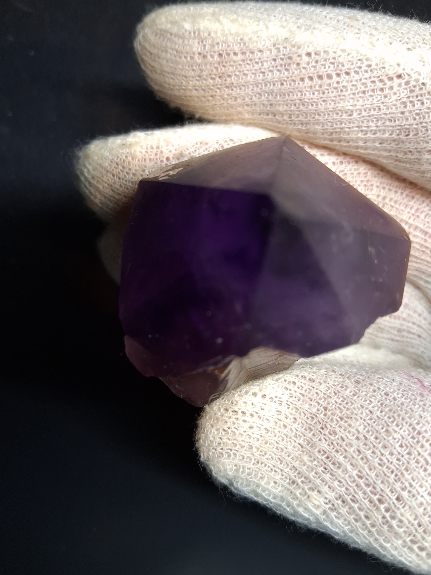 Rough amethyst - Amethyst Crystal Point - Raw Point with Root - 6.4  x 4.5 cm - Natural Gems Belgium