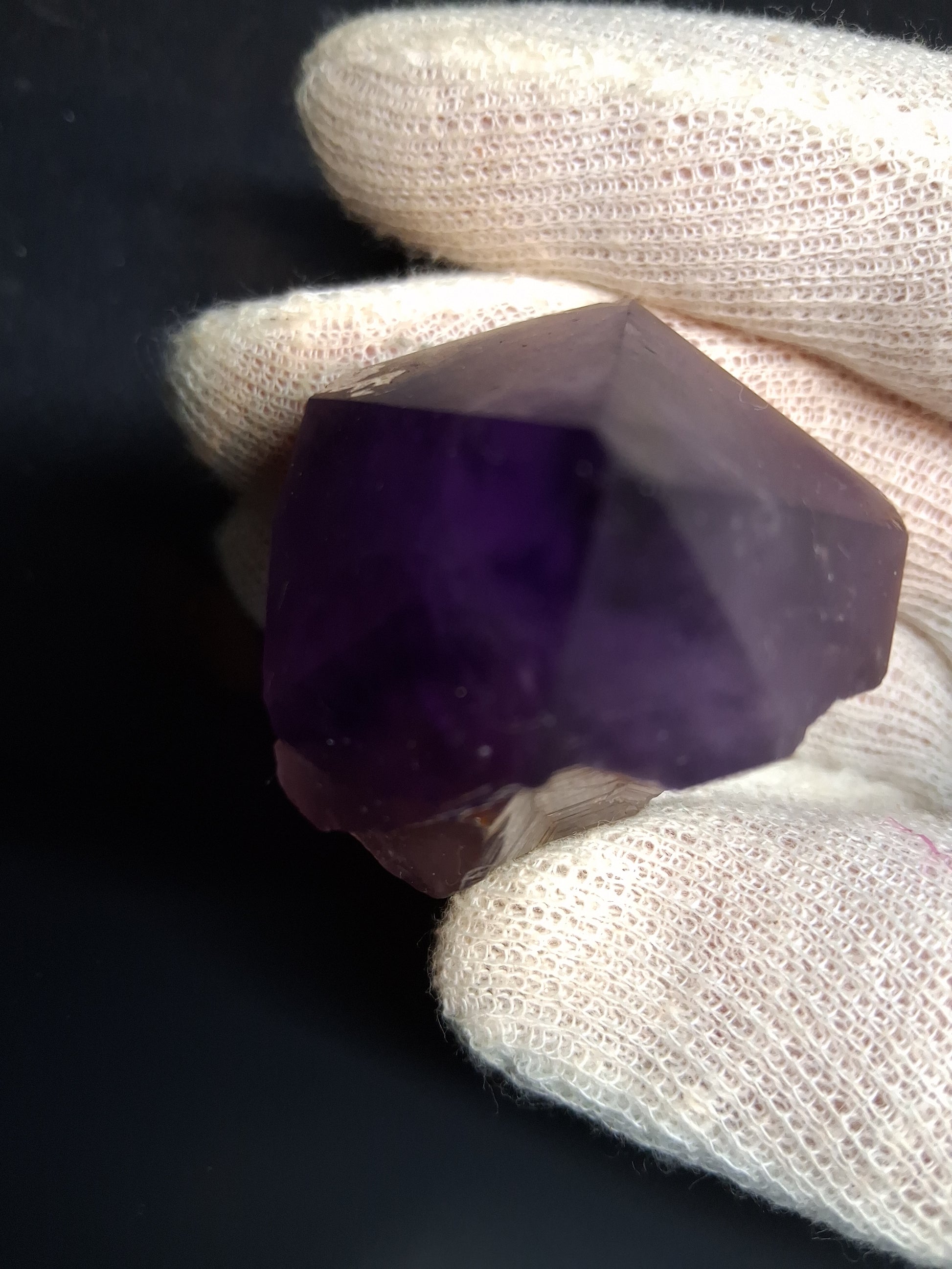 Rough amethyst - Amethyst Crystal Point - Raw Point with Root - 6.4  x 4.5 cm - Natural Gems Belgium