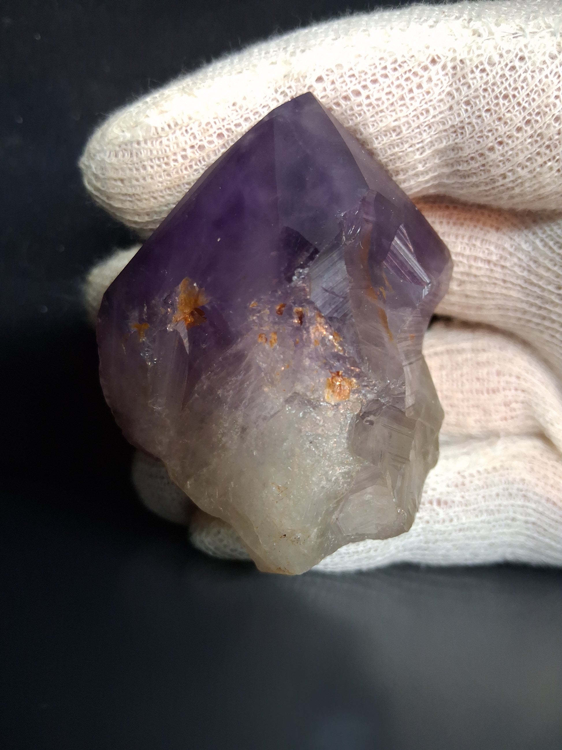 Rough amethyst - Amethyst Crystal Point - Raw Point with Root - 6.4  x 4.9 cm - Natural Gems Belgium