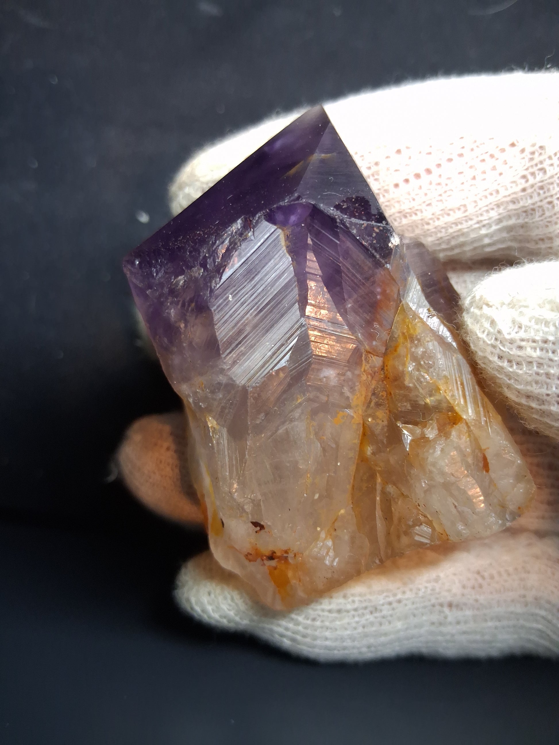 Rough amethyst - Amethyst Crystal Point - Raw Point with Root - 6.4  x 4.6 cm - Natural Gems Belgium