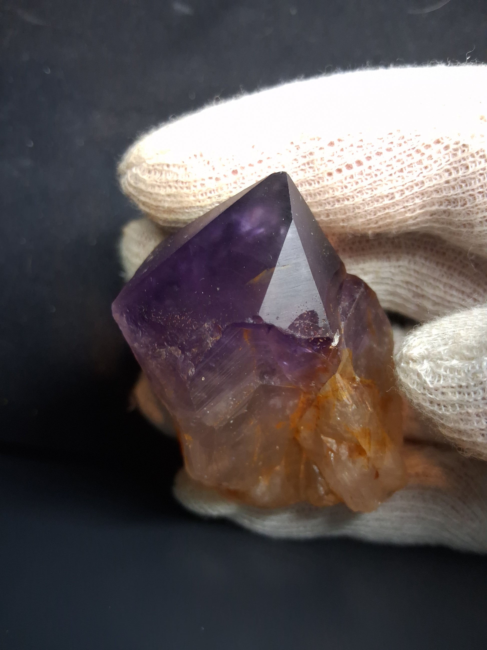 Rough amethyst - Amethyst Crystal Point - Raw Point with Root - 6.4  x 4.6 cm - Natural Gems Belgium