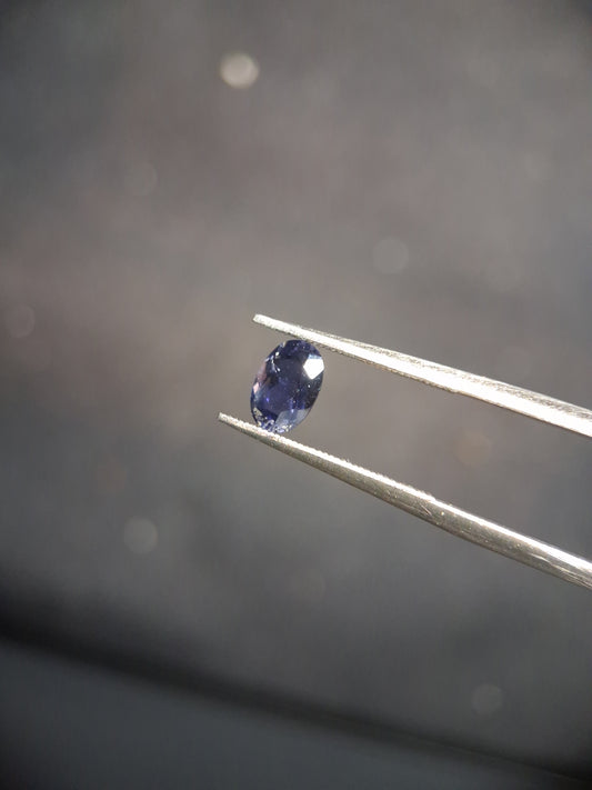 Natural Iolite - 0.425 ct - oval - unheated - bluish violet- high quality cordierite - Natural Gems Belgium