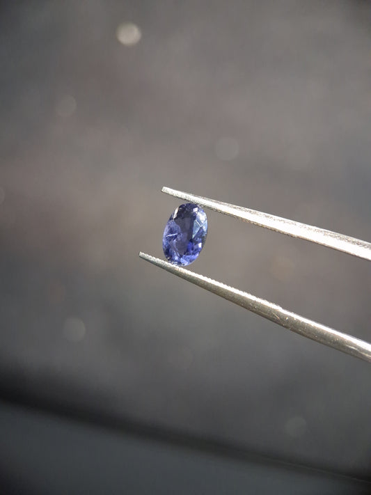 Natural Iolite - 0.452 ct - oval - unheated - bluish violet- high quality cordierite - Natural Gems Belgium