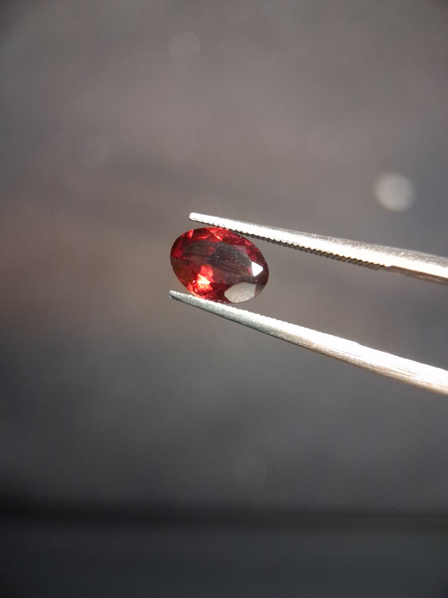 Natural Garnet - Rhodolite - 0.790 ct - oval - unheated- red - Natural Gems Belgium