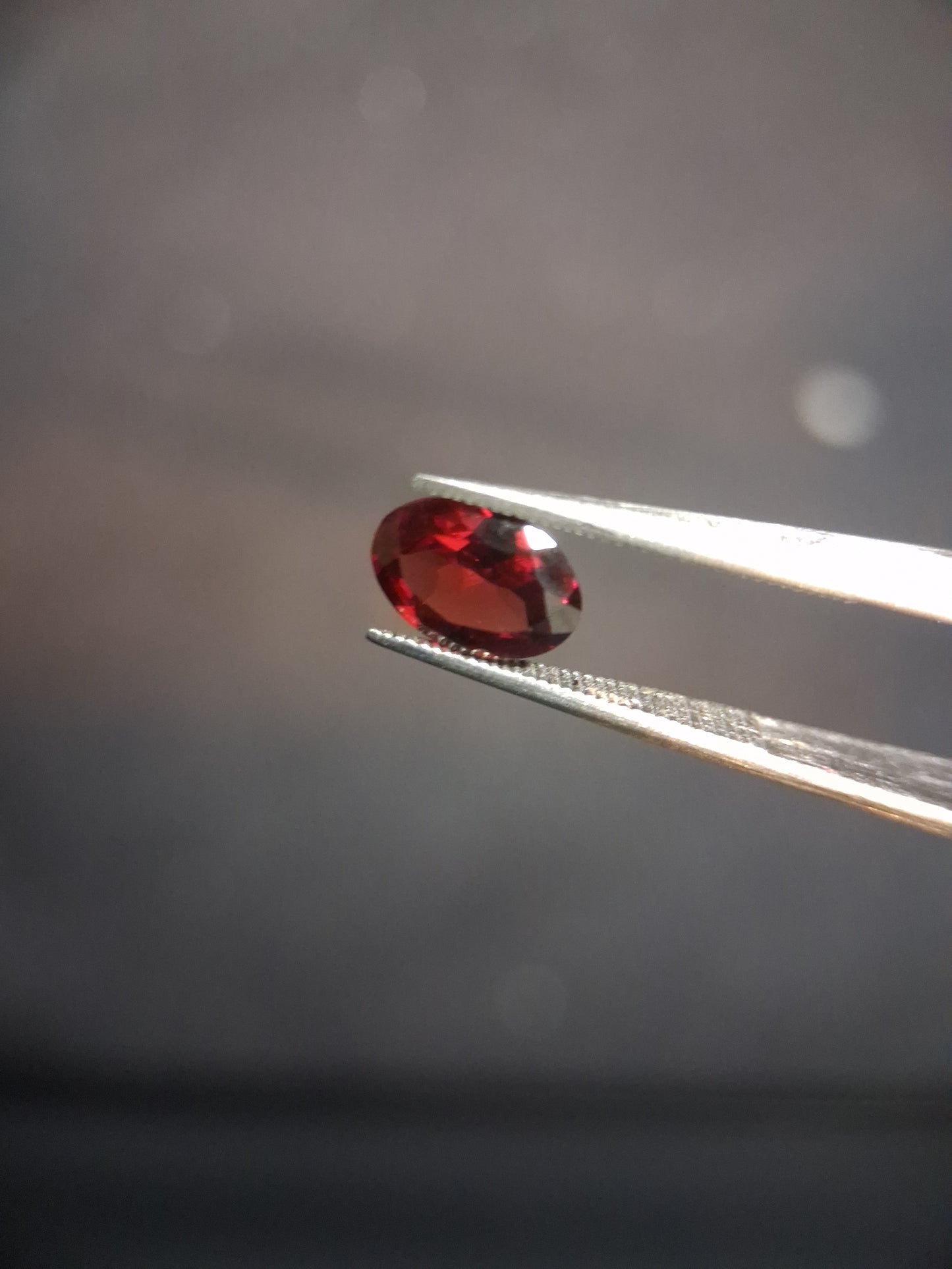 Natural Garnet - Rhodolite - 0.790 ct - oval - unheated- red - Natural Gems Belgium