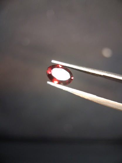 Natural Garnet - Rhodolite - 0.790 ct - oval - unheated- red - Natural Gems Belgium